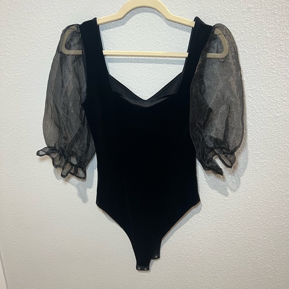 Forever 21 Tops - Forever 21 Women’s Black Velvet Bodysuit Size Medium